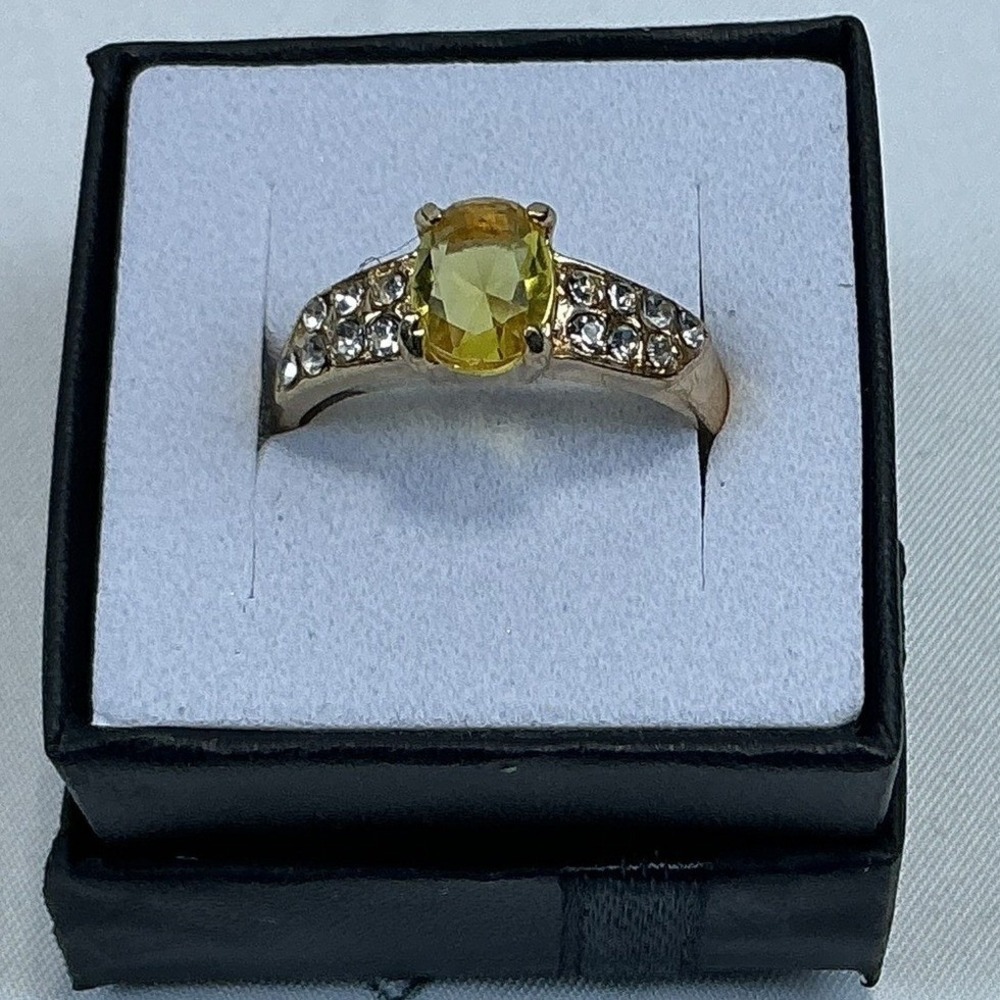 Gold Tone Yellow Oval Stone Ring Size 8.25 Simulated Costume‎ Jewelry New